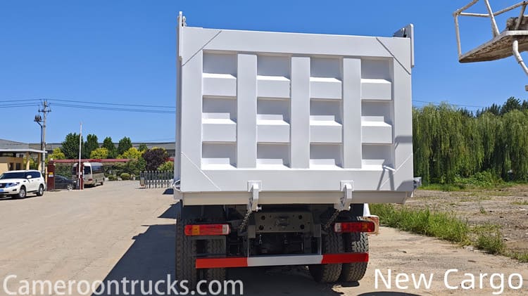 LHD 6x4 Second Hand Howo Dump Truck 371 HP for Sale in Cameroon