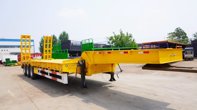 3 Axle Lowbed Trailer Truck for Sale in Cameroon